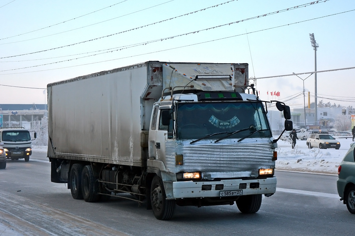 Хабаровский край, № С 585 ВТ 27 — Isuzu Giga (общая модель)