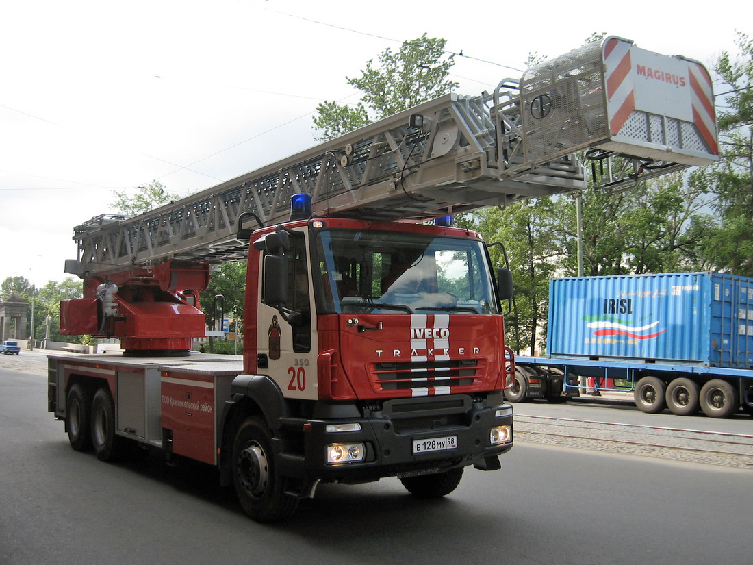 Санкт-Петербург, № В 128 МУ 98 — IVECO Trakker ('2004)