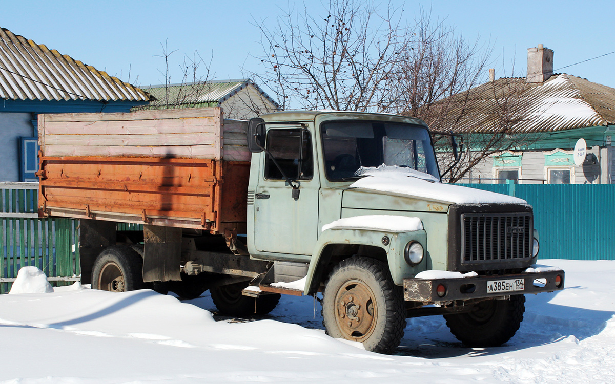 Волгоградская область, № А 385 ЕН 134 — ГАЗ-33073