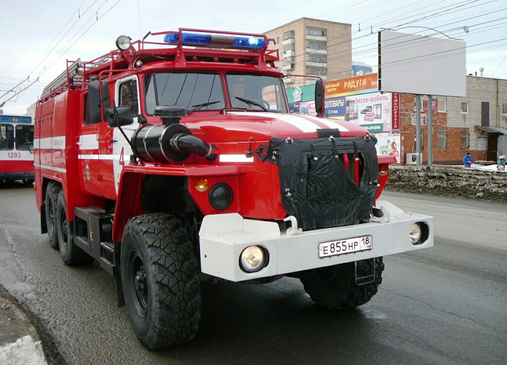 Удмуртия, № Е 855 НР 18 — Урал-5557-70