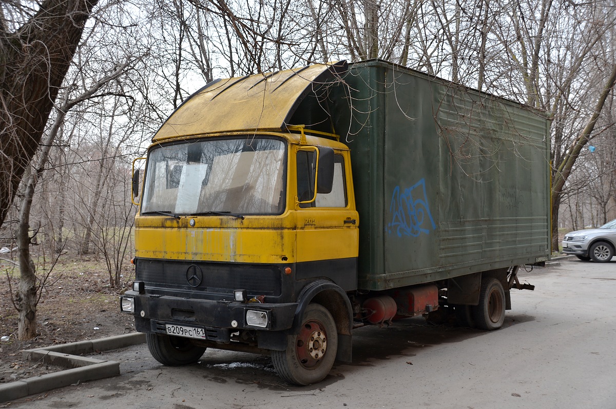 Ростовская область, № В 209 РС 161 — Mercedes-Benz LP (общ. мод.)