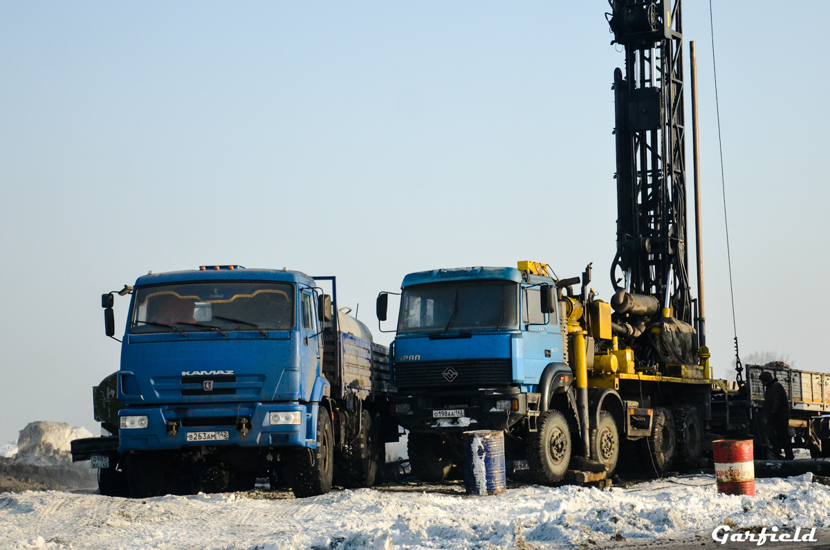 Кемеровская область, № В 263 АМ 142 — КамАЗ-43118 (общая модель); Кемеровская область, № О 198 АА 142 — Урал-6563