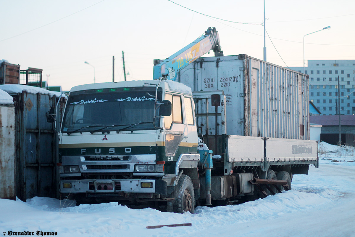 Саха (Якутия), № Р 252 ВХ 14 — Mitsubishi Fuso The Great