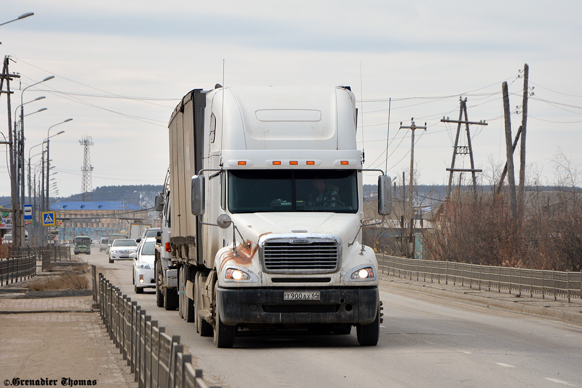 Саратовская область, № Т 900 АХ 64 — Freightliner Columbia