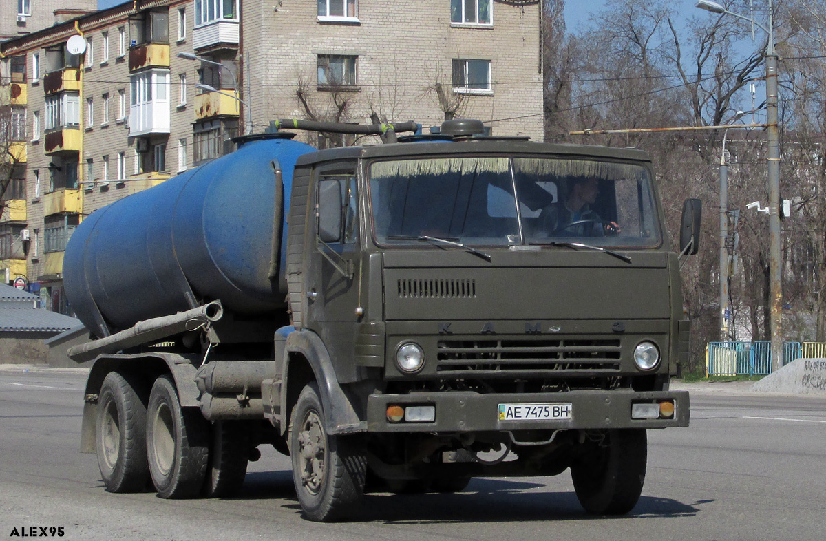 Днепропетровская область, № АЕ 7475 ВН — КамАЗ-53212