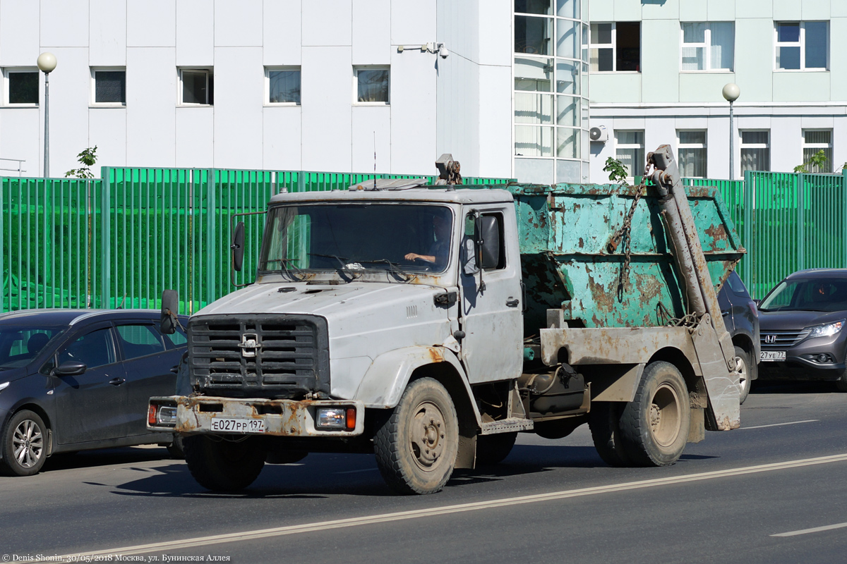 Москва, № Е 027 РР 197 — ЗИЛ-432932