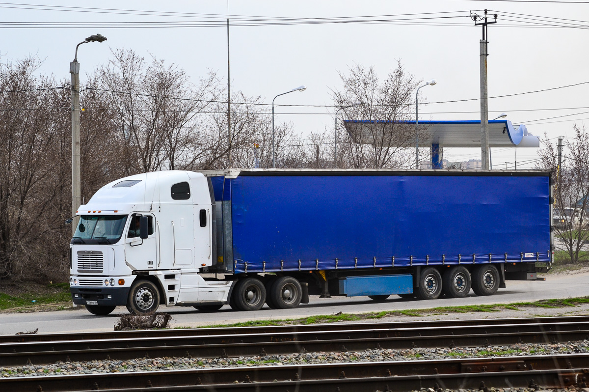 Волгоградская область, № У 799 ОР 34 — Freightliner Argosy