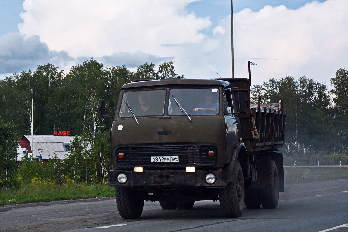 Новосибирская область, № В 842 РК 154 — МАЗ-5335