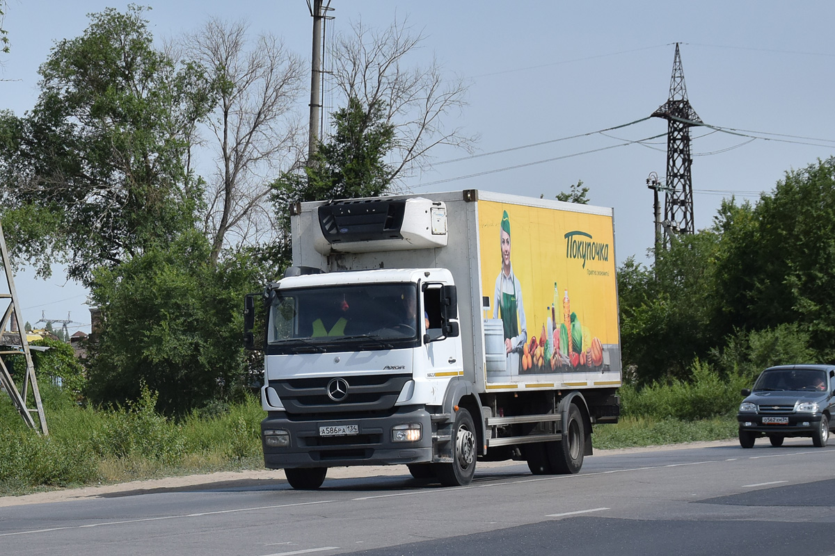 Волгоградская область, № А 586 РА 134 — Mercedes-Benz Axor 1823