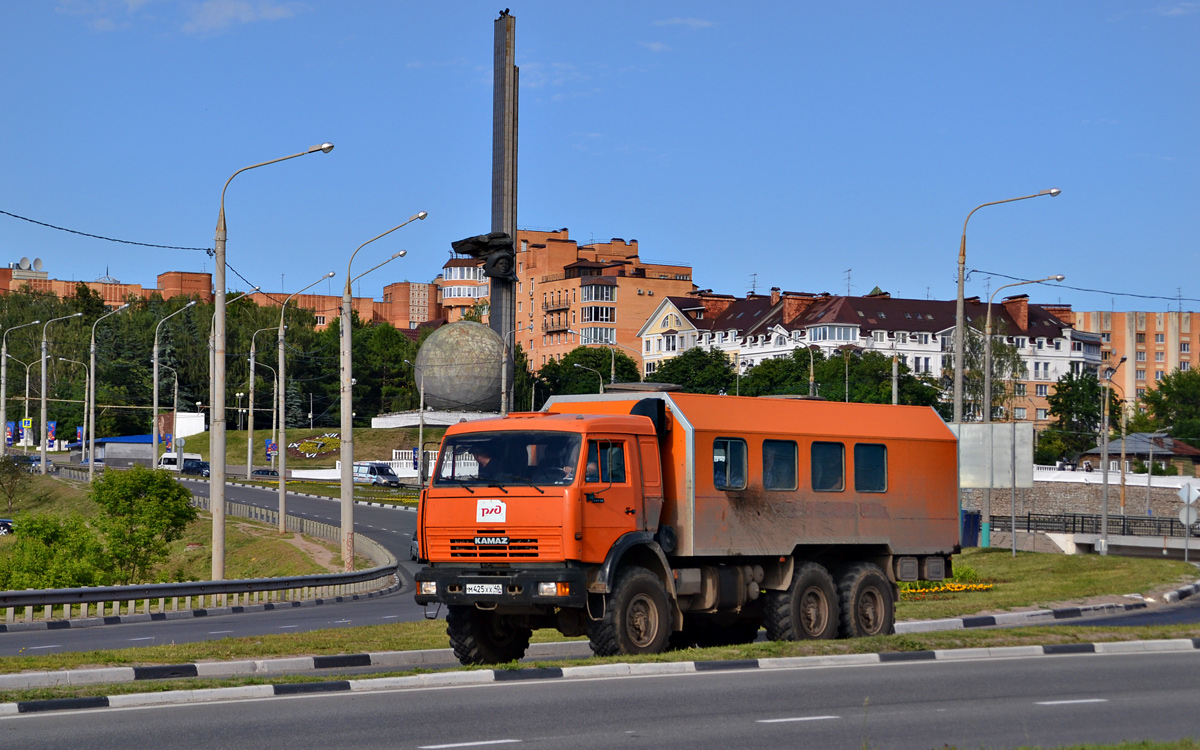 Калужская область, № М 425 ХХ 40 — КамАЗ-43118-15 [43118R]