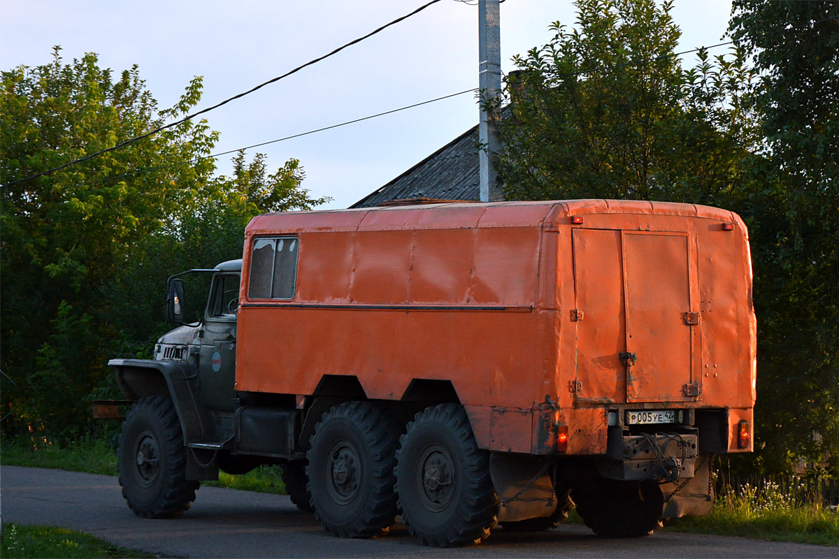 Кемеровская область, № Р 005 УЕ 42 — Урал-4320-01