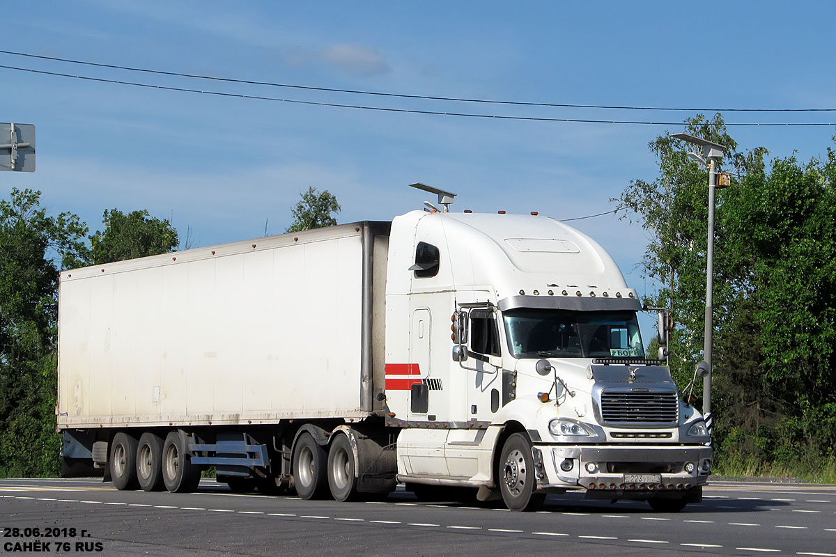 Тульская область, № Е 223 УН 71 — Freightliner Columbia