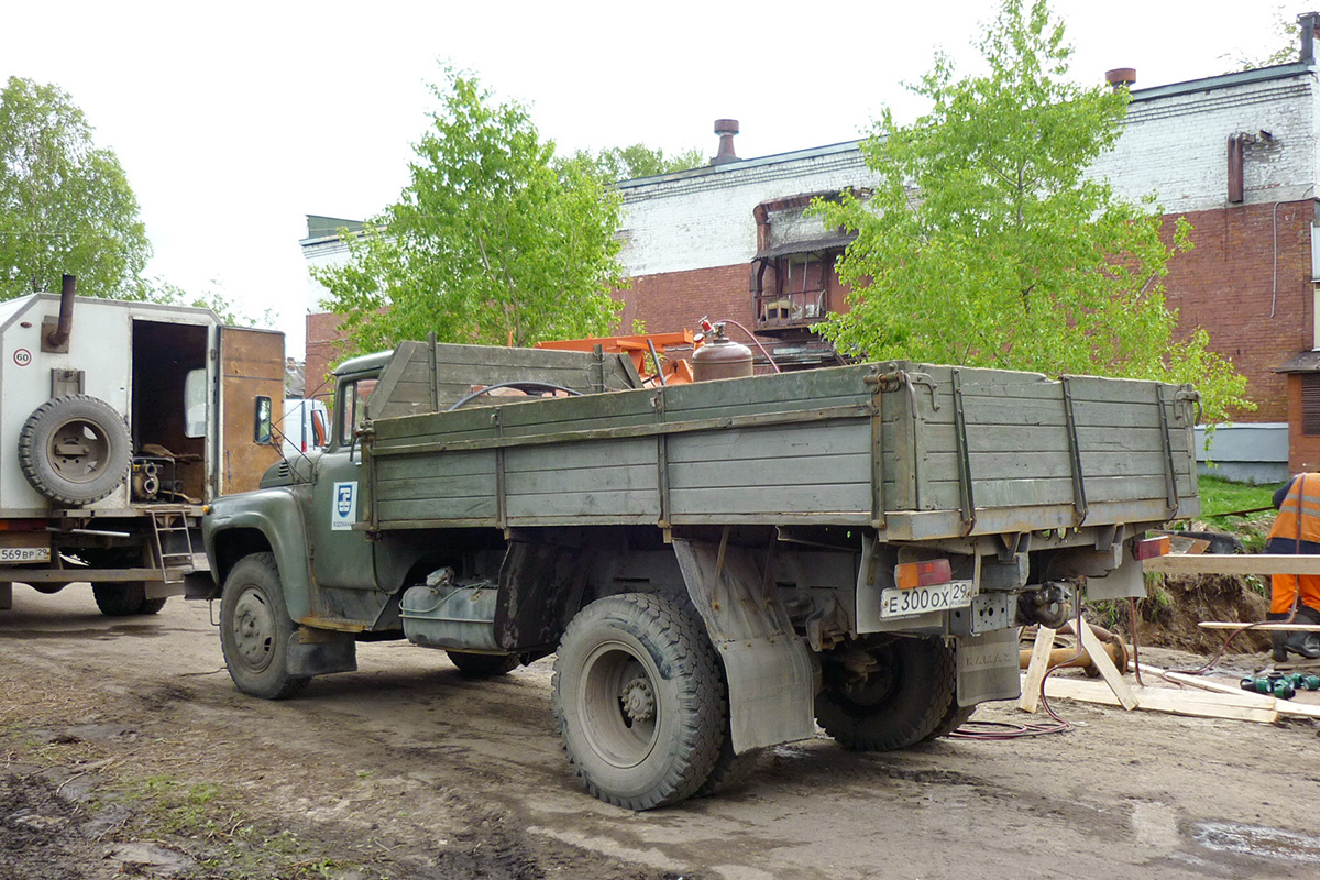 Архангельская область, № Е 300 ОХ 29 — ЗИЛ-130