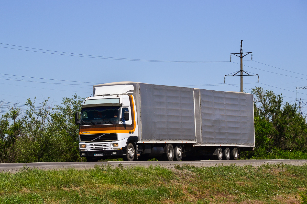 Алматинская область, № 038 KBB 05 — Volvo ('1993) FH12.380