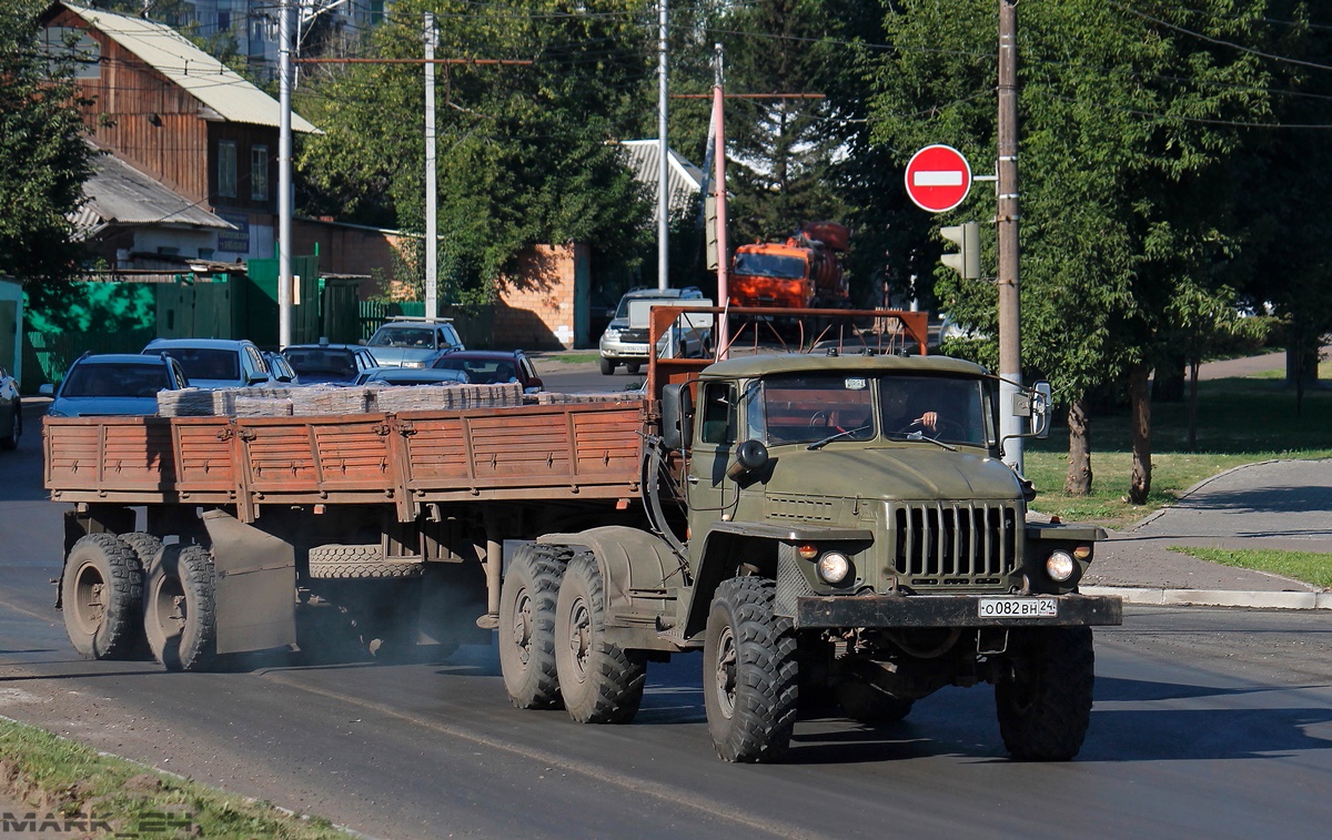 Красноярский край, № О 082 ВН 24 — Урал-4420