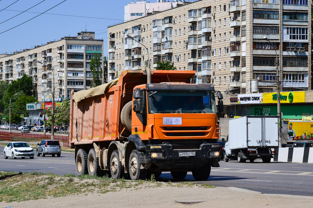 Волгоградская область, № В 352 ЕС 134 — IVECO Trakker ('2007)