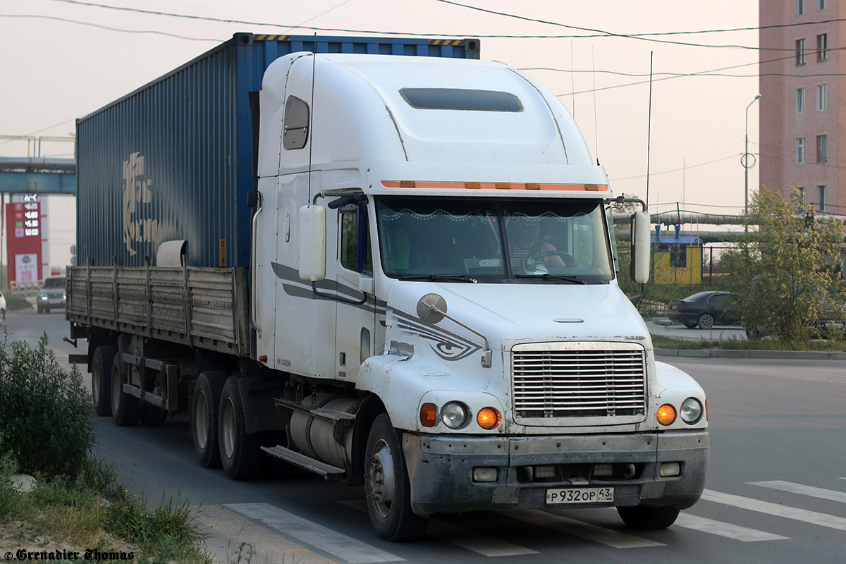 Кировская область, № Р 932 ОР 43 — Freightliner Century Class