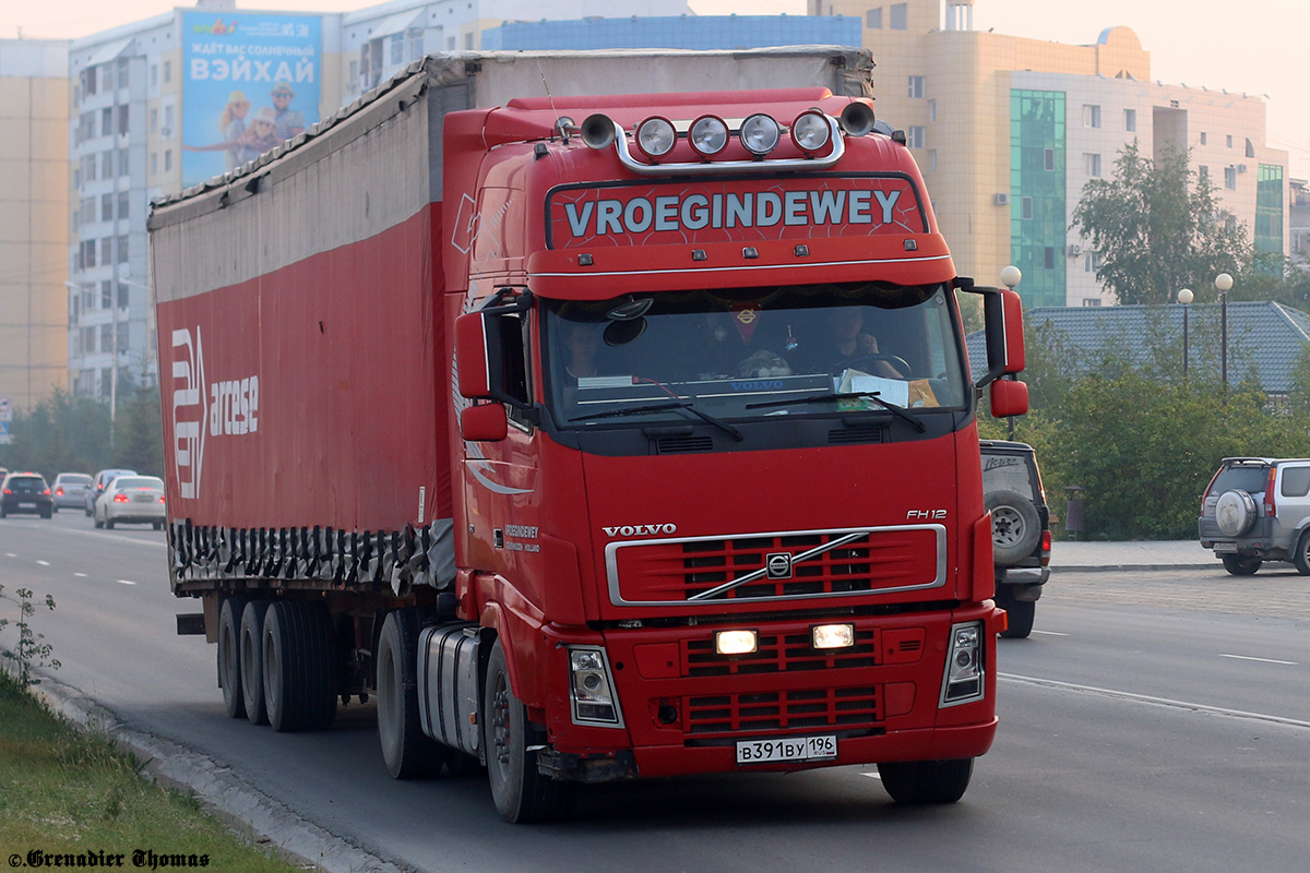 Хабаровский край, № В 391 ВУ 196 — Volvo ('2002) FH12.420