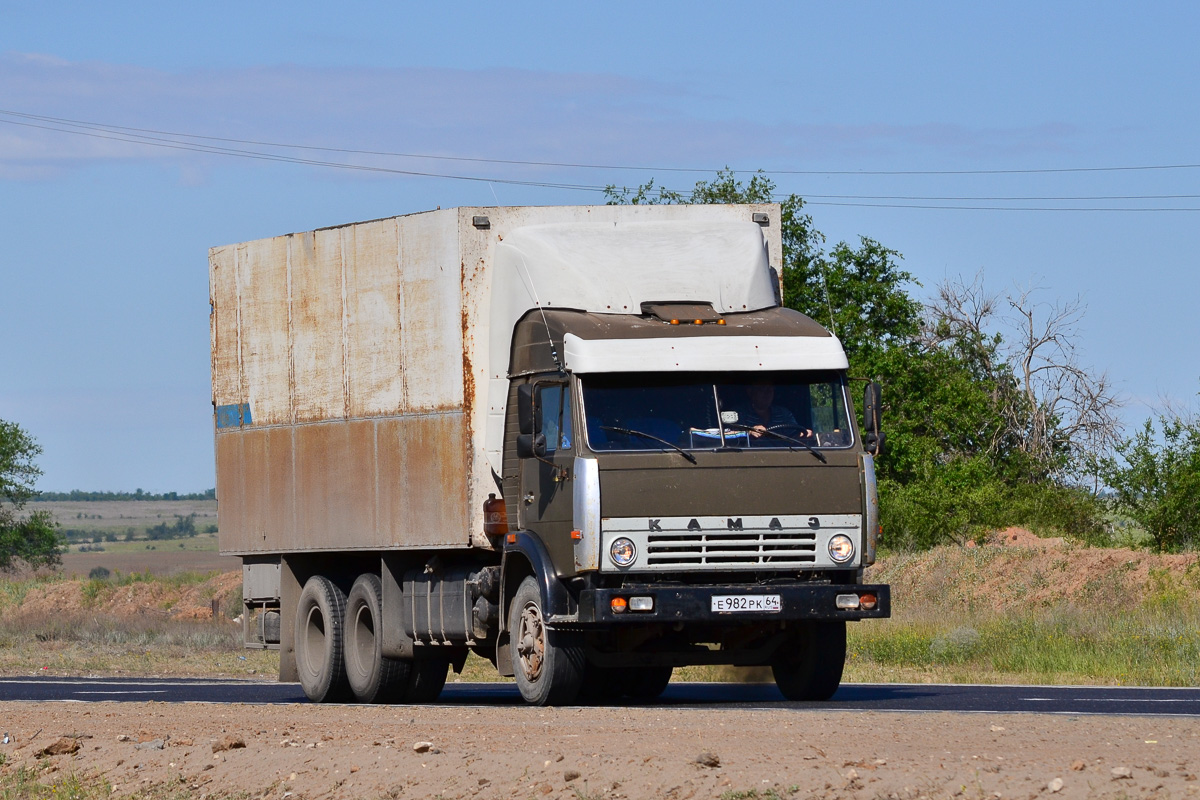 Саратовская область, № Е 982 РК 64 — КамАЗ-53212