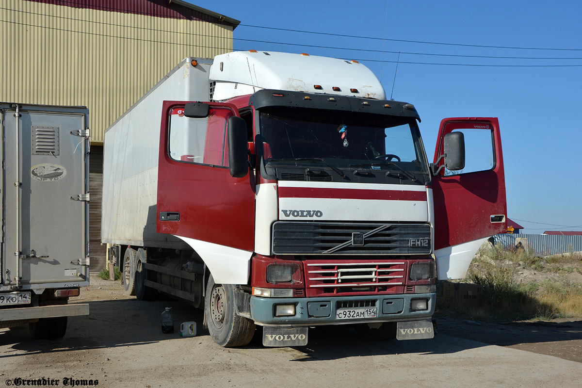 Новосибирская область, № C 932 АМ 154 — Volvo ('1993) FH12.420