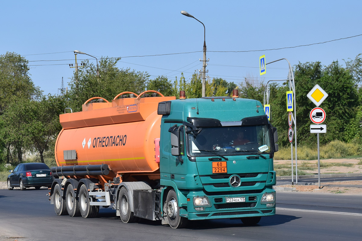 Краснодарский край, № Р 234 ЕА 123 — Mercedes-Benz Actros ('2009)