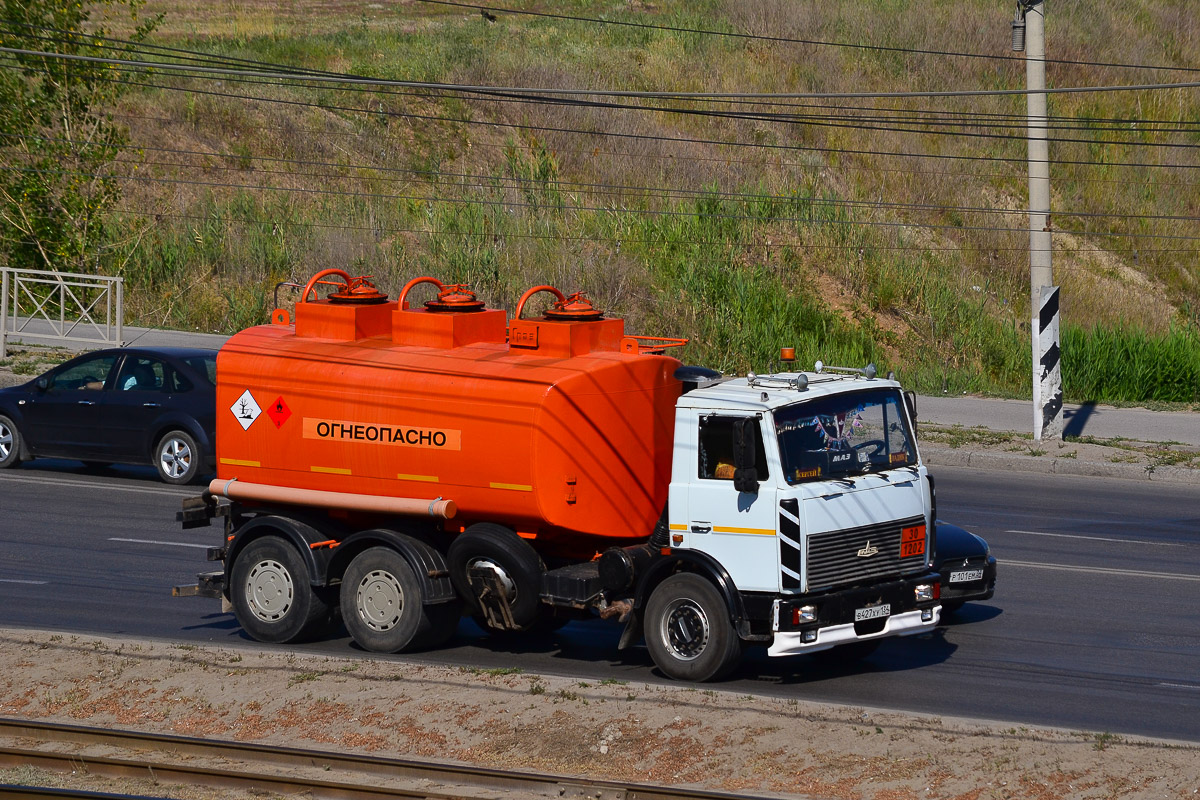 Волгоградская область, № В 427 ХУ 134 — МАЗ-630305