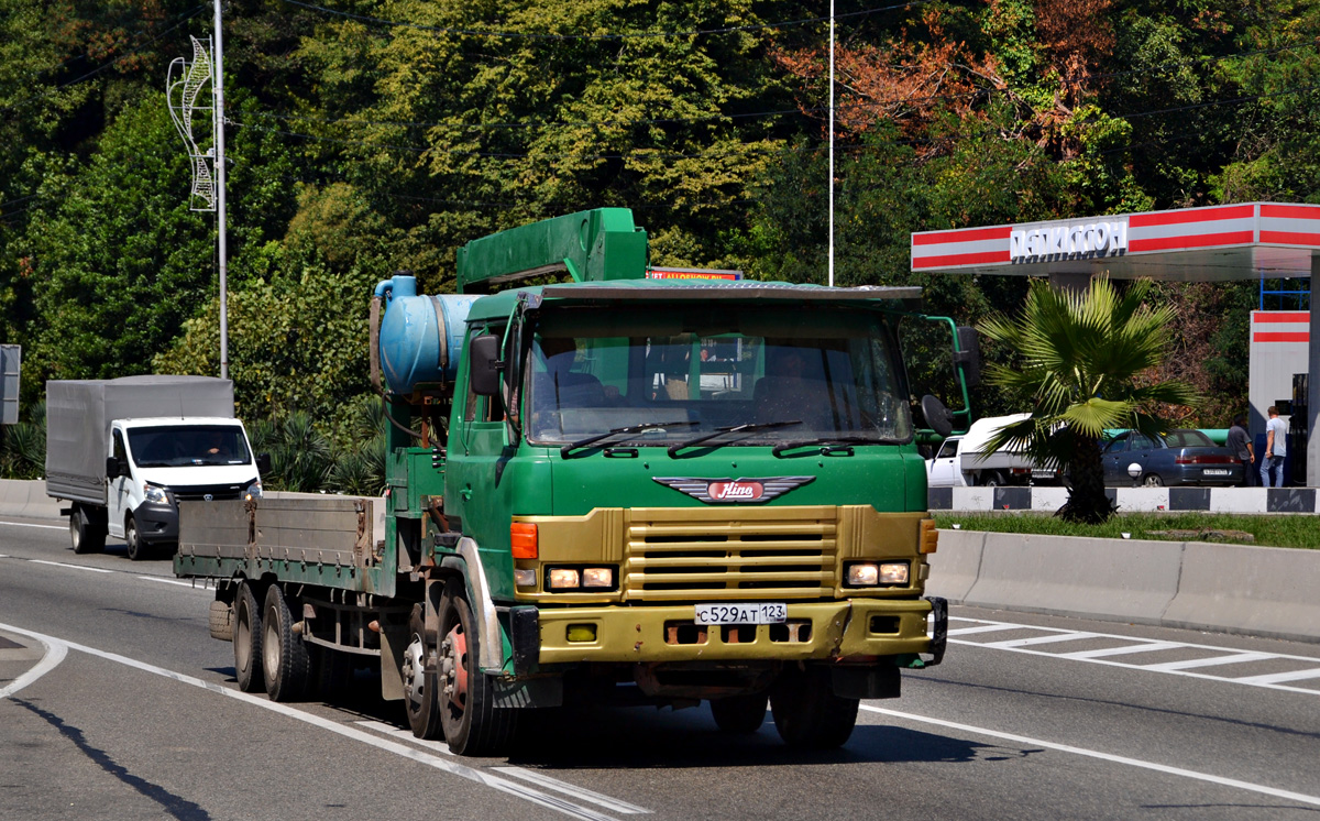 Краснодарский край, № С 529 АТ 123 — Hino Profia