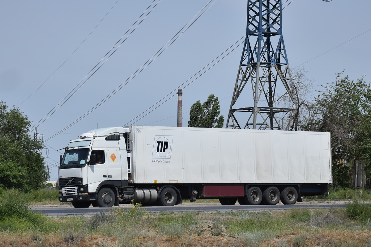 Ростовская область, № Н 714 ХЕ 61 — Volvo ('1993) FH12.380