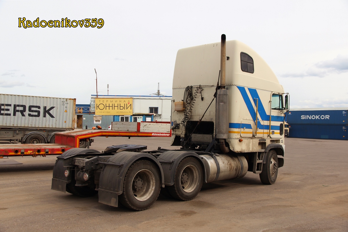 Москва, № У 982 УВ 777 — Freightliner FLB