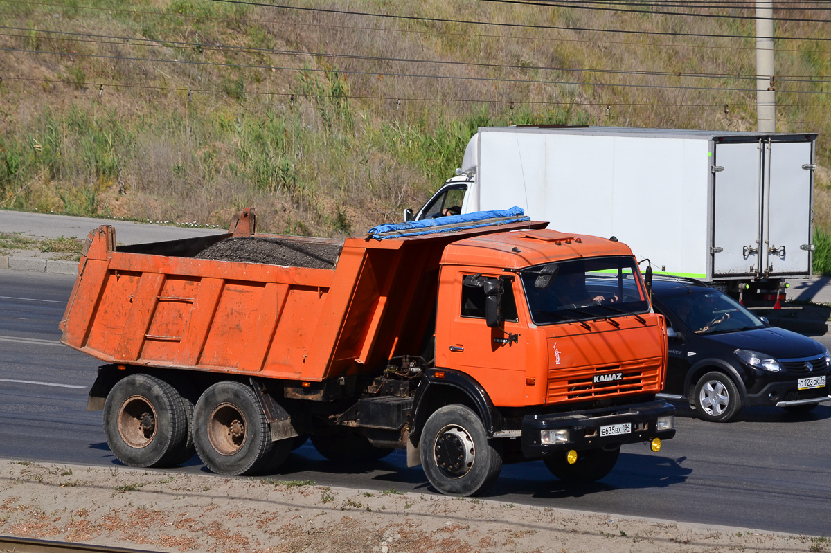 Волгоградская область, № Е 635 ВХ 134 — КамАЗ-65115 [651150]