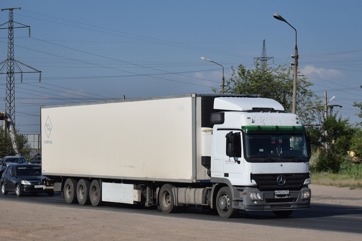 Волгоградская область, № В 092 ТВ 134 — Mercedes-Benz Actros ('2003) 1836