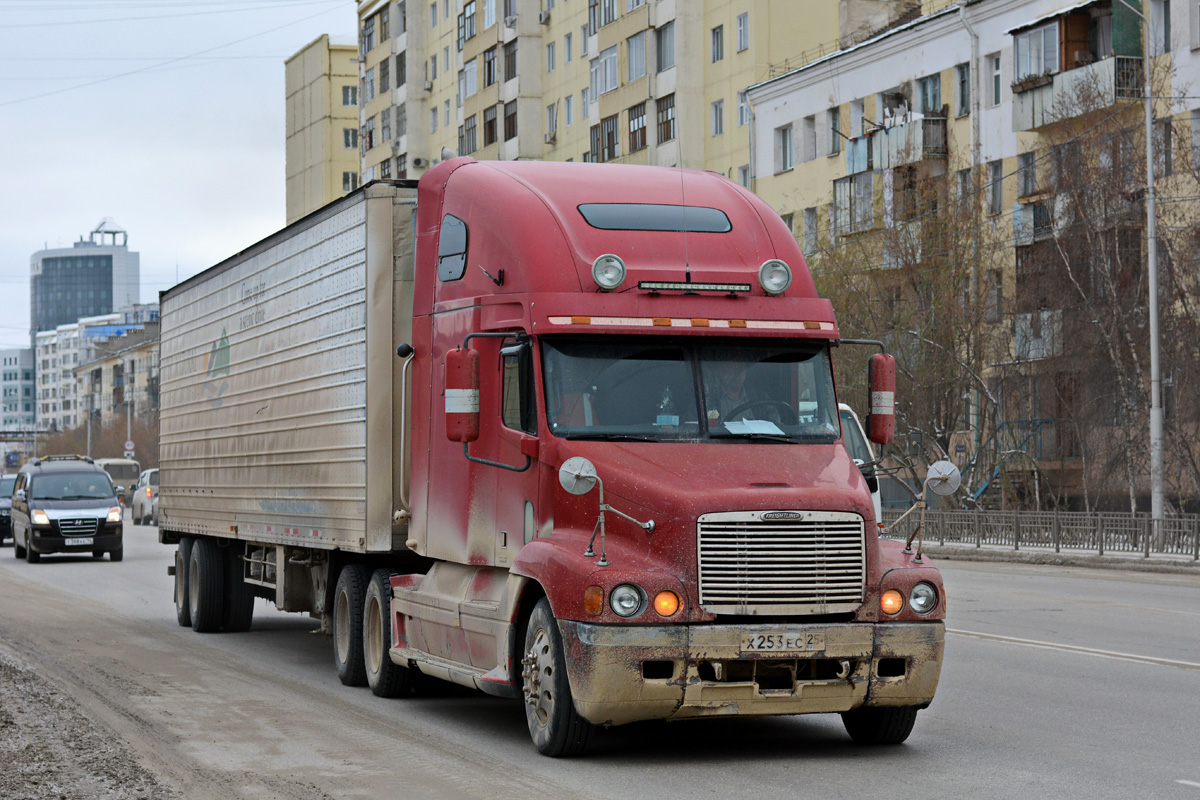 Приморский край, № Х 253 ЕС 25 — Freightliner Century Class