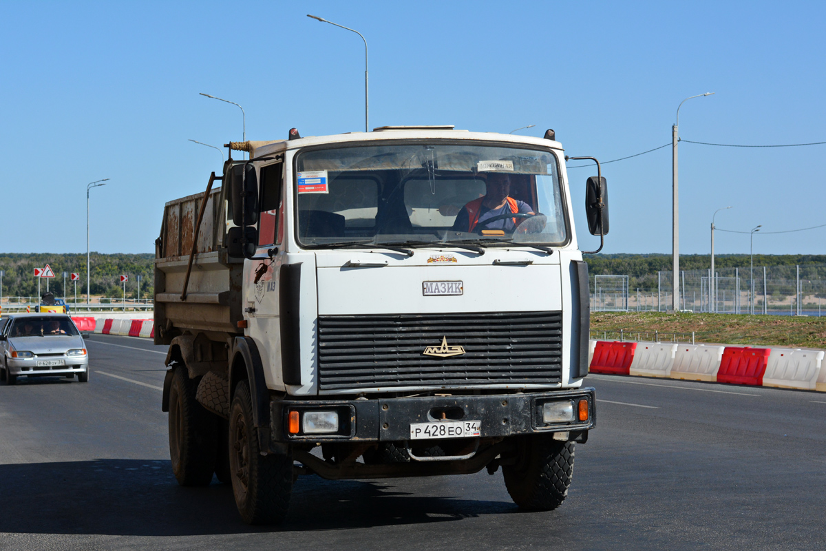 Волгоградская область, № 132 — МАЗ-555102