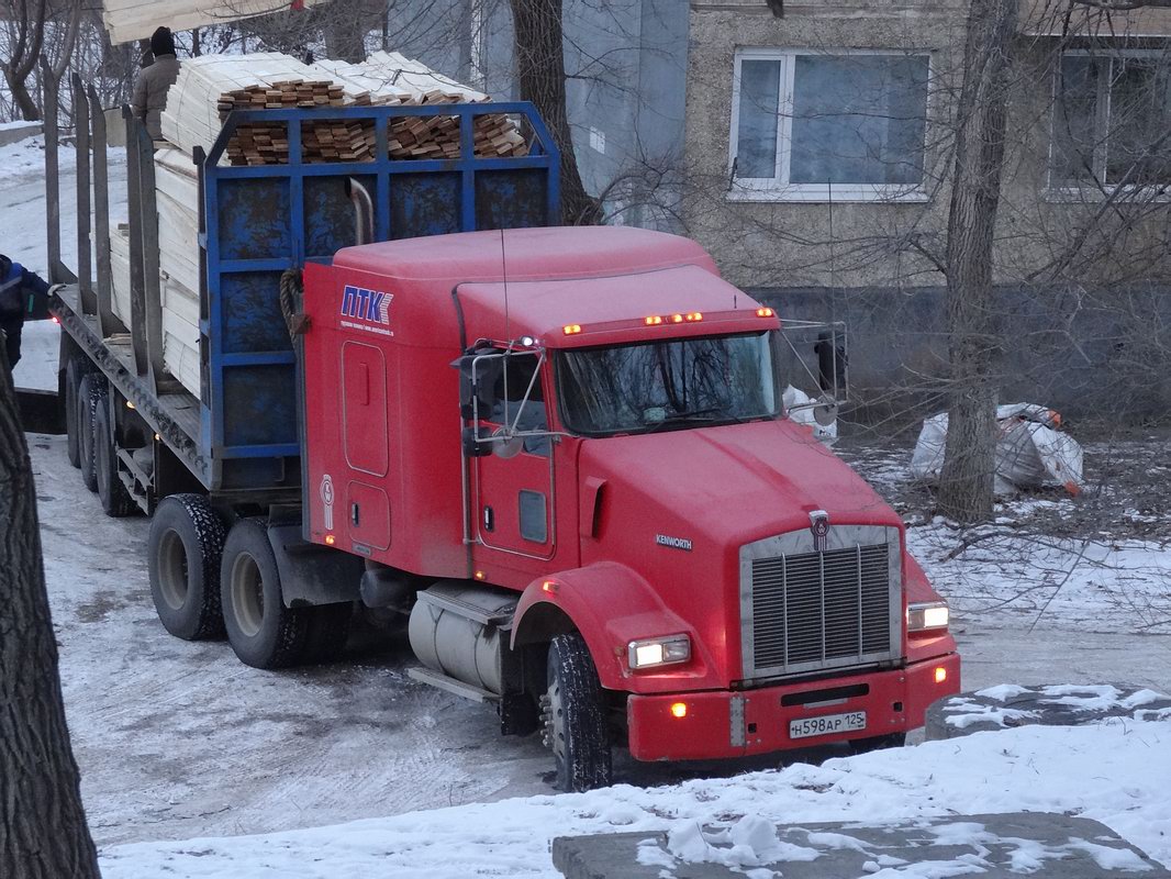 Приморский край, № Н 598 АР 125 — Kenworth T800