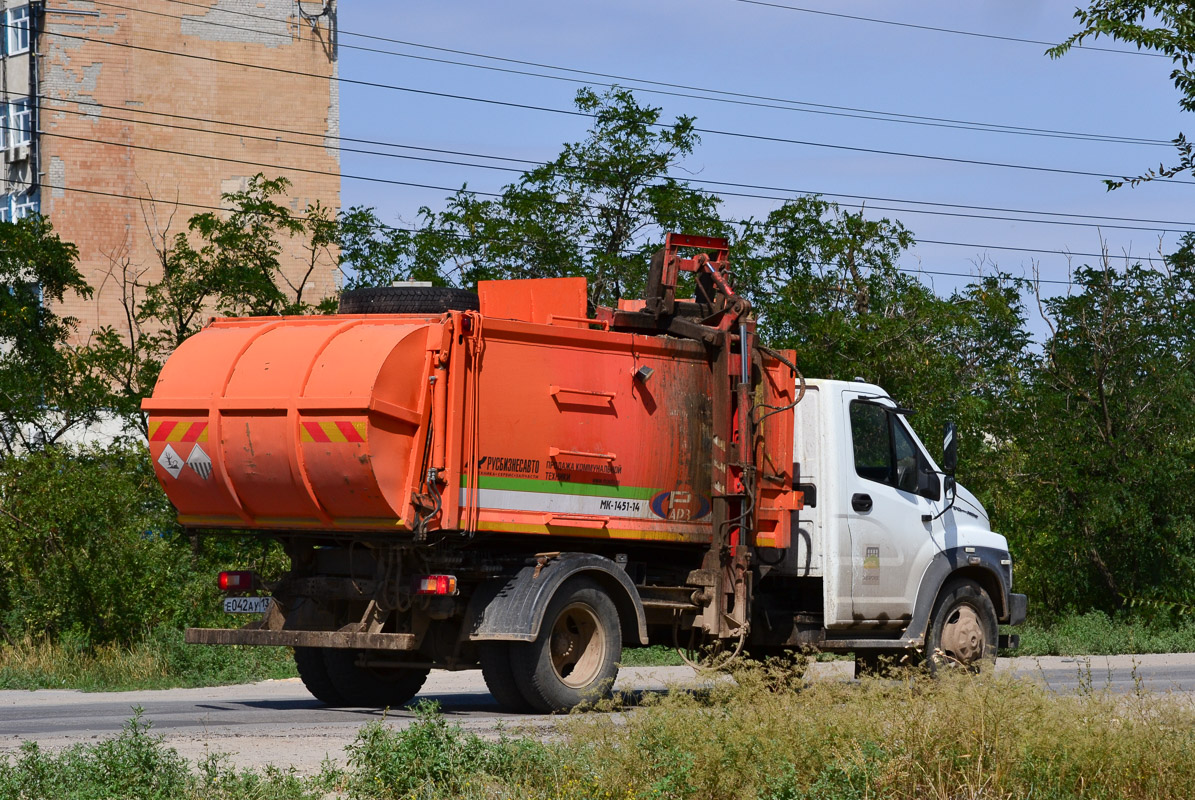 Волгоградская область, № Е 042 АУ 134 — ГАЗ-C41R33