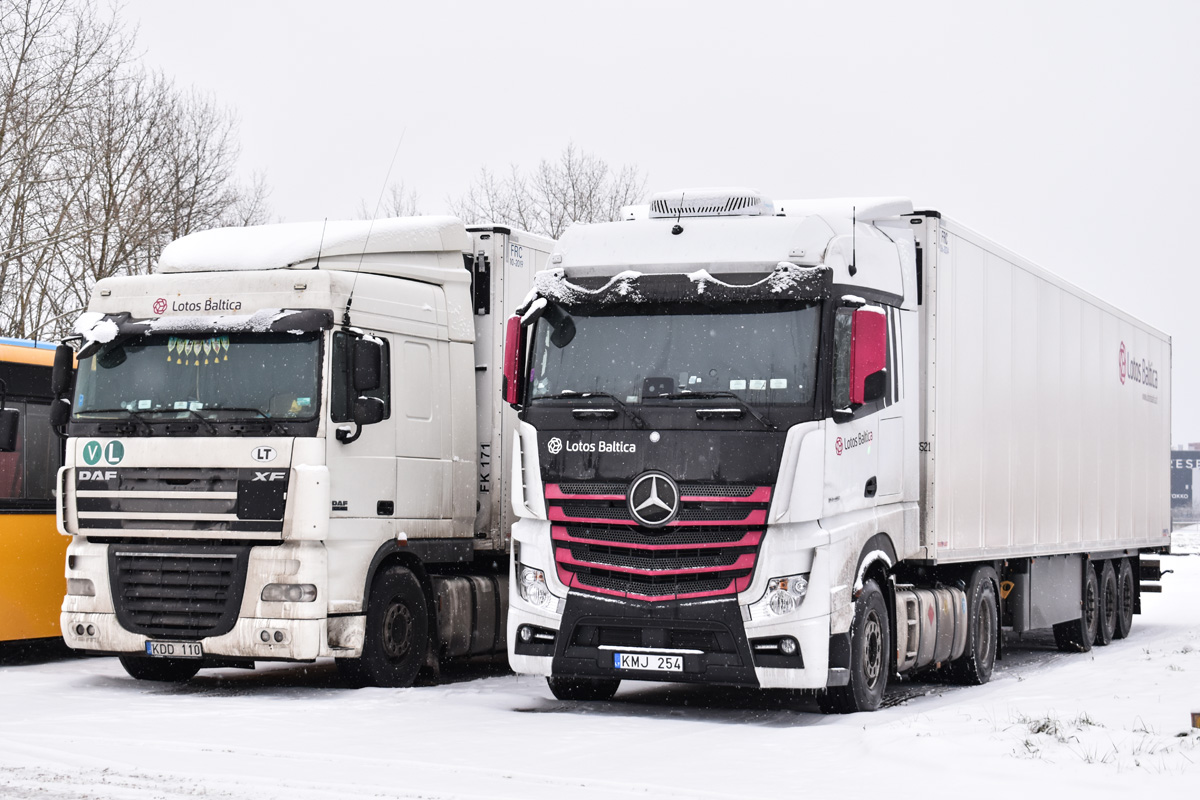 Литва, № KDD 110 — DAF XF105 FT; Литва, № KMJ 254 — Mercedes-Benz Actros ('2011)