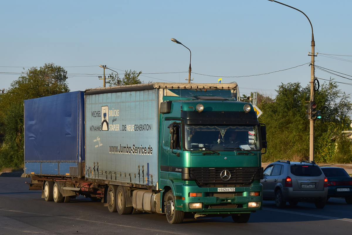 Краснодарский край, № У 442 ЕЕ 123 — Mercedes-Benz Actros ('1997) 2540