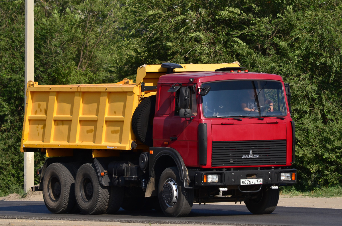 Волгоградская область, № В 676 УЕ 134 — МАЗ-5516X5