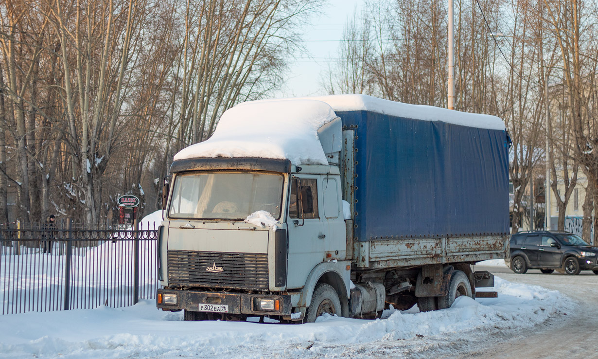 Свердловская область, № У 302 ЕА 96 — МАЗ-53366