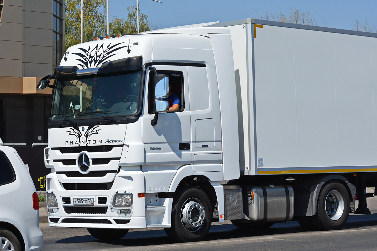 Краснодарский край, № Х 585 ТО 123 — Mercedes-Benz Actros ('2009) 1844