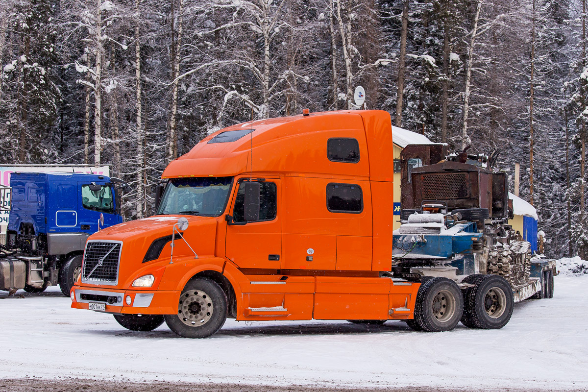 Хабаровский край, № М 001 ВК 27 — Volvo VNL780