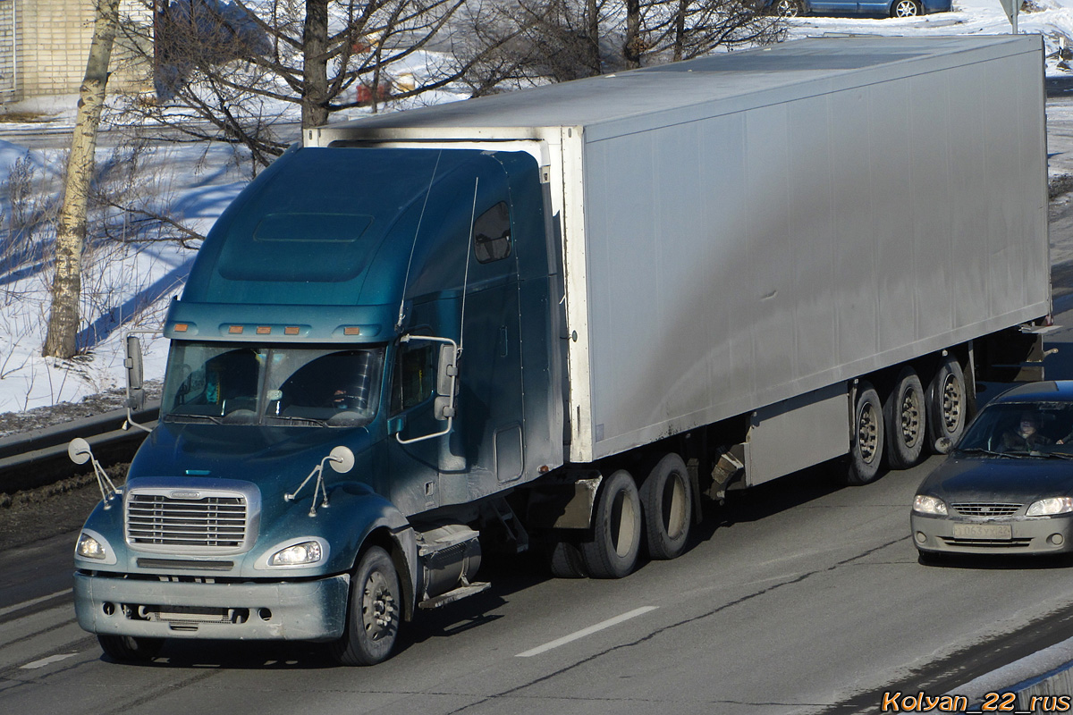 Алтайский край, № К 677 РТ 22 — Freightliner Columbia