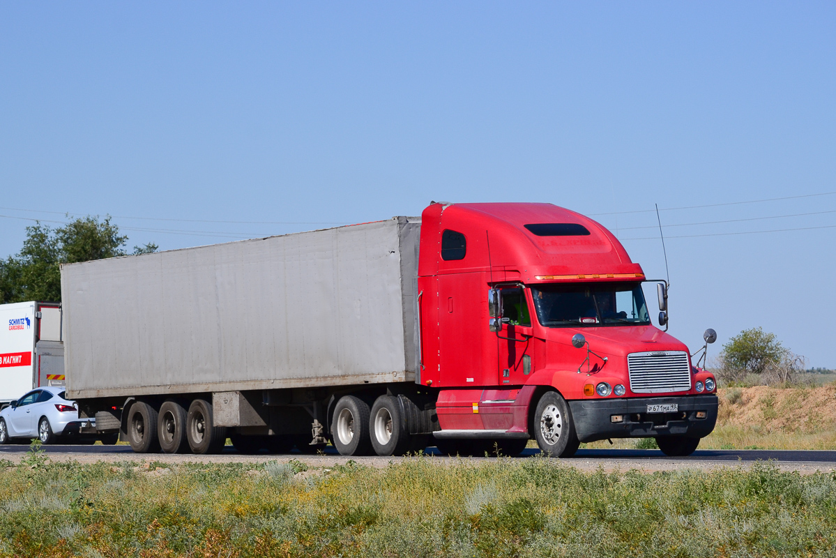 Краснодарский край, № Р 671 МА 93 — Freightliner Century Class