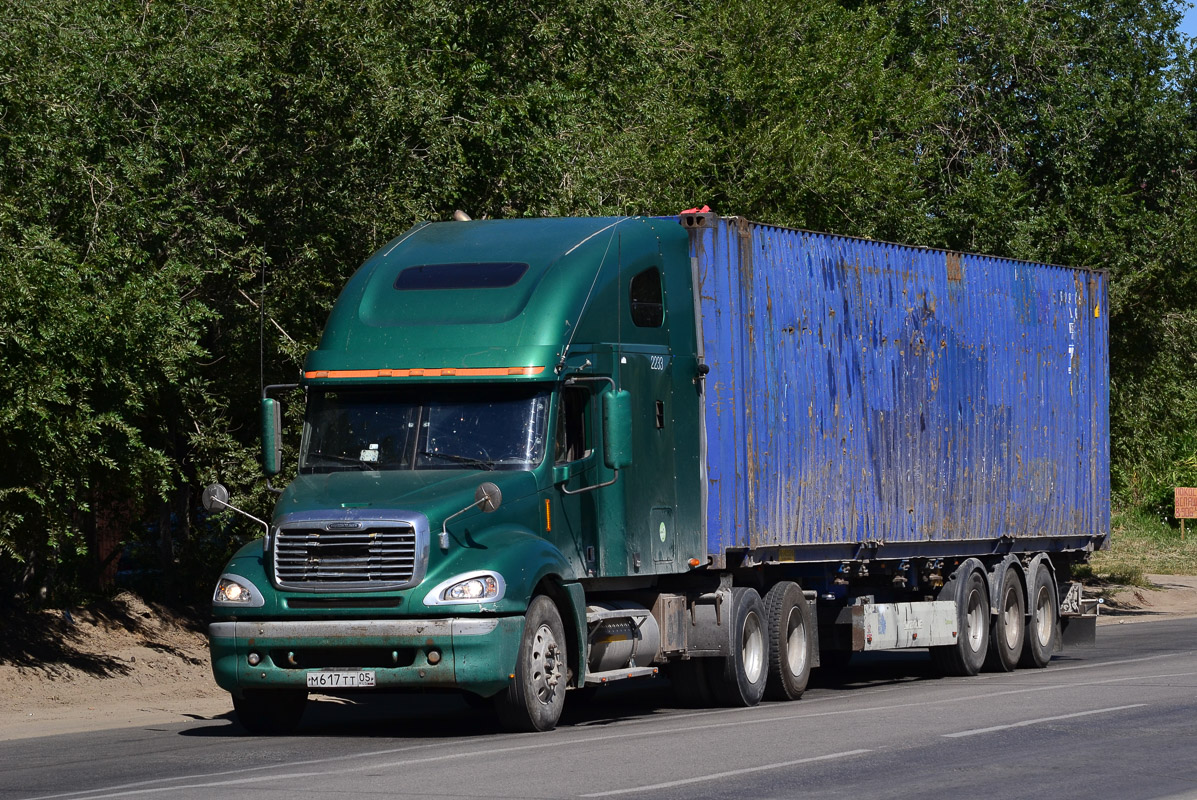 Дагестан, № М 617 ТТ 05 — Freightliner Columbia