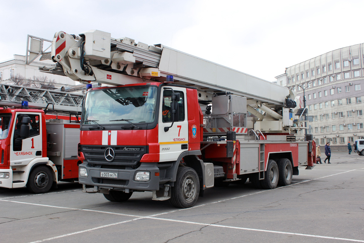 Челябинская область, № Е 003 ХК 74 — Mercedes-Benz Actros ('2003) 3332