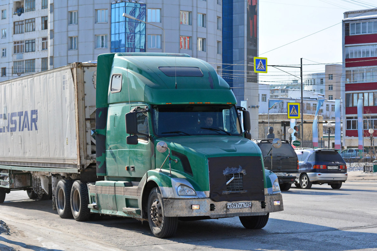 Приморский край, № Х 097 УА 125 — Volvo VNL670