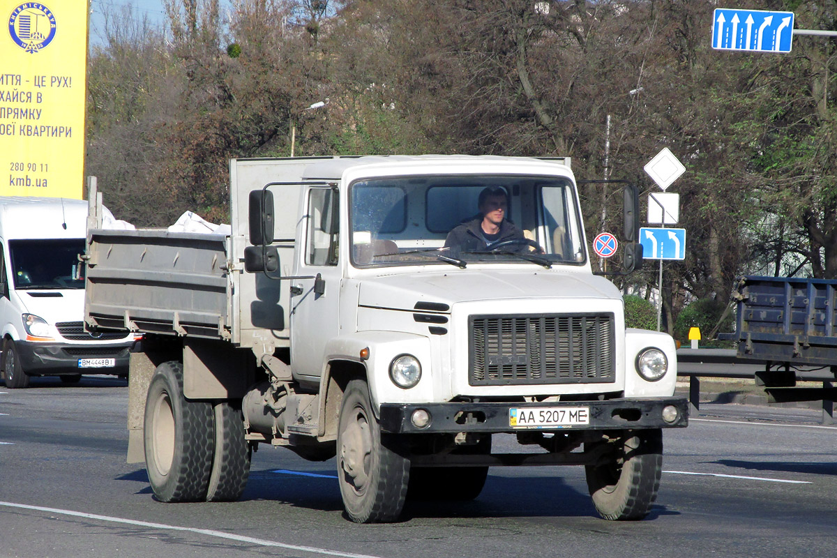 Киев, № АА 5207 МЕ — ГАЗ-3307