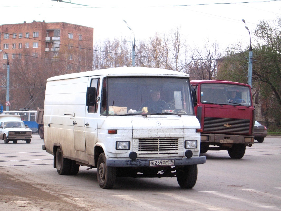 Удмуртия, № В 239 СЕ 18 — Mercedes-Benz T2 ('1967)