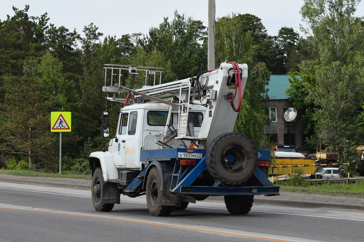 Алтайский край, № Х 182 УМ 22 — ГАЗ-33081 «Садко»