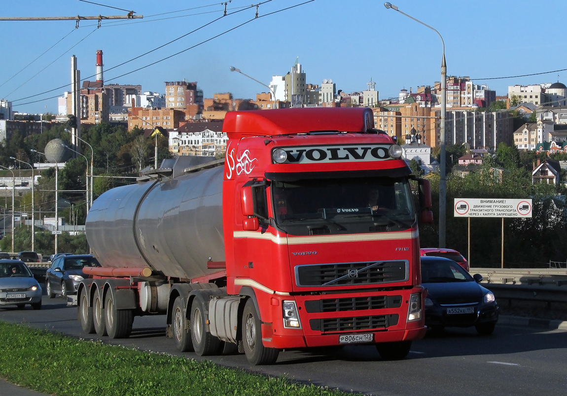 Краснодарский край, № Р 806 СН 123 — Volvo ('2002) FH12.420